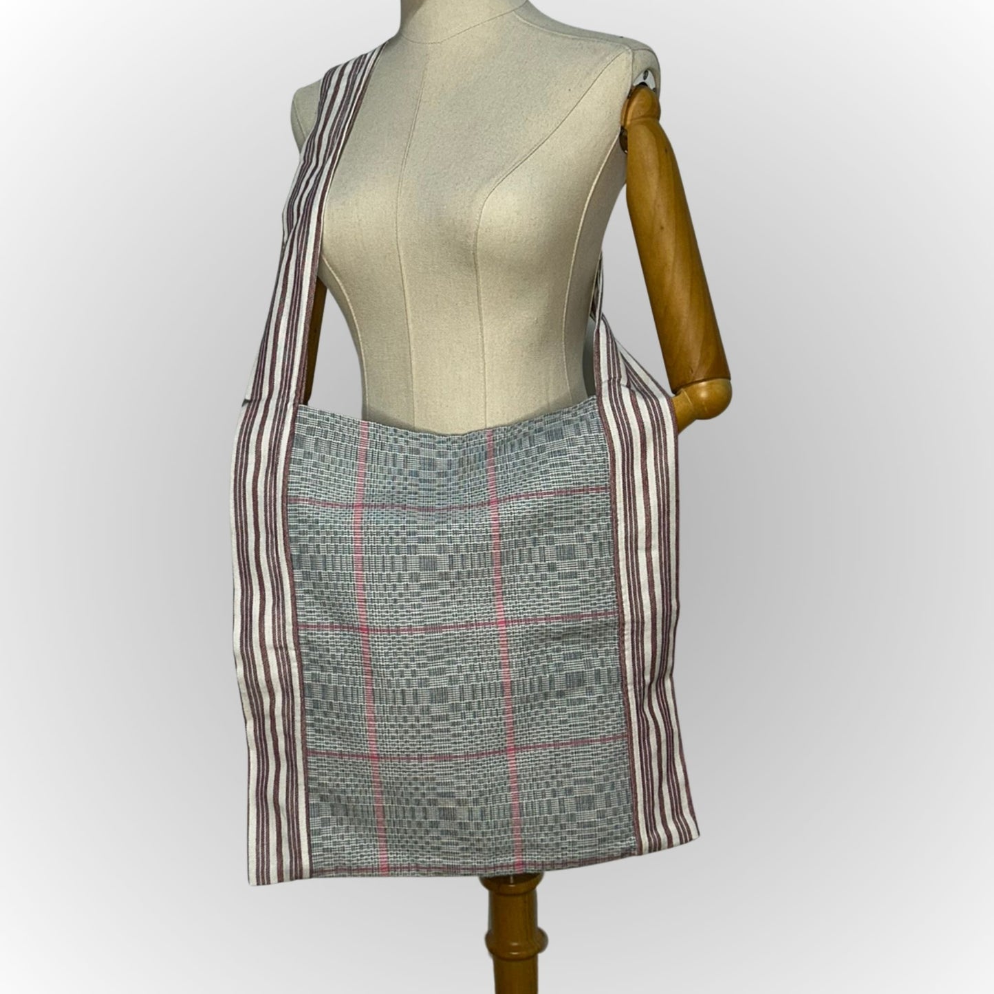 SLING BAG