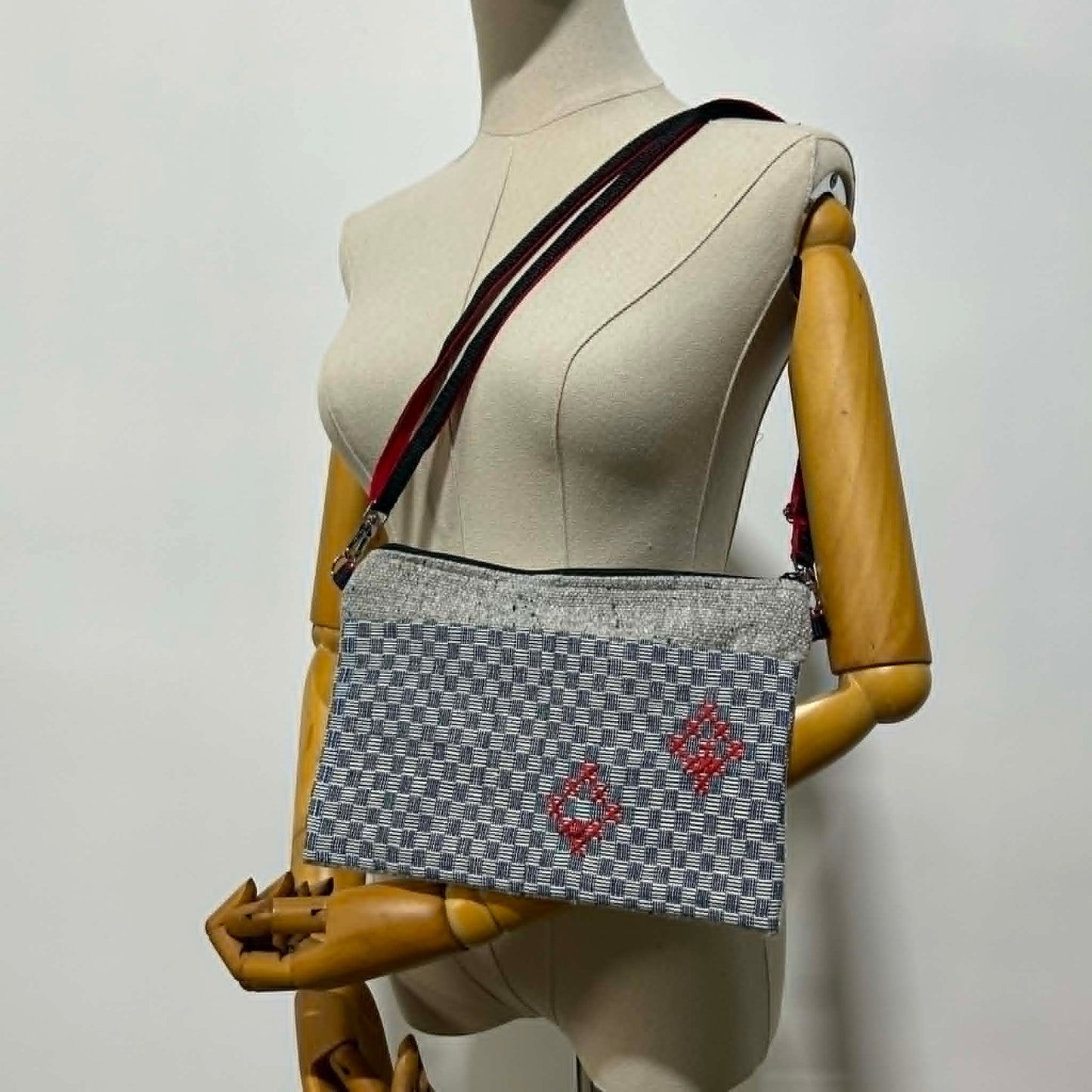 SLING BAG