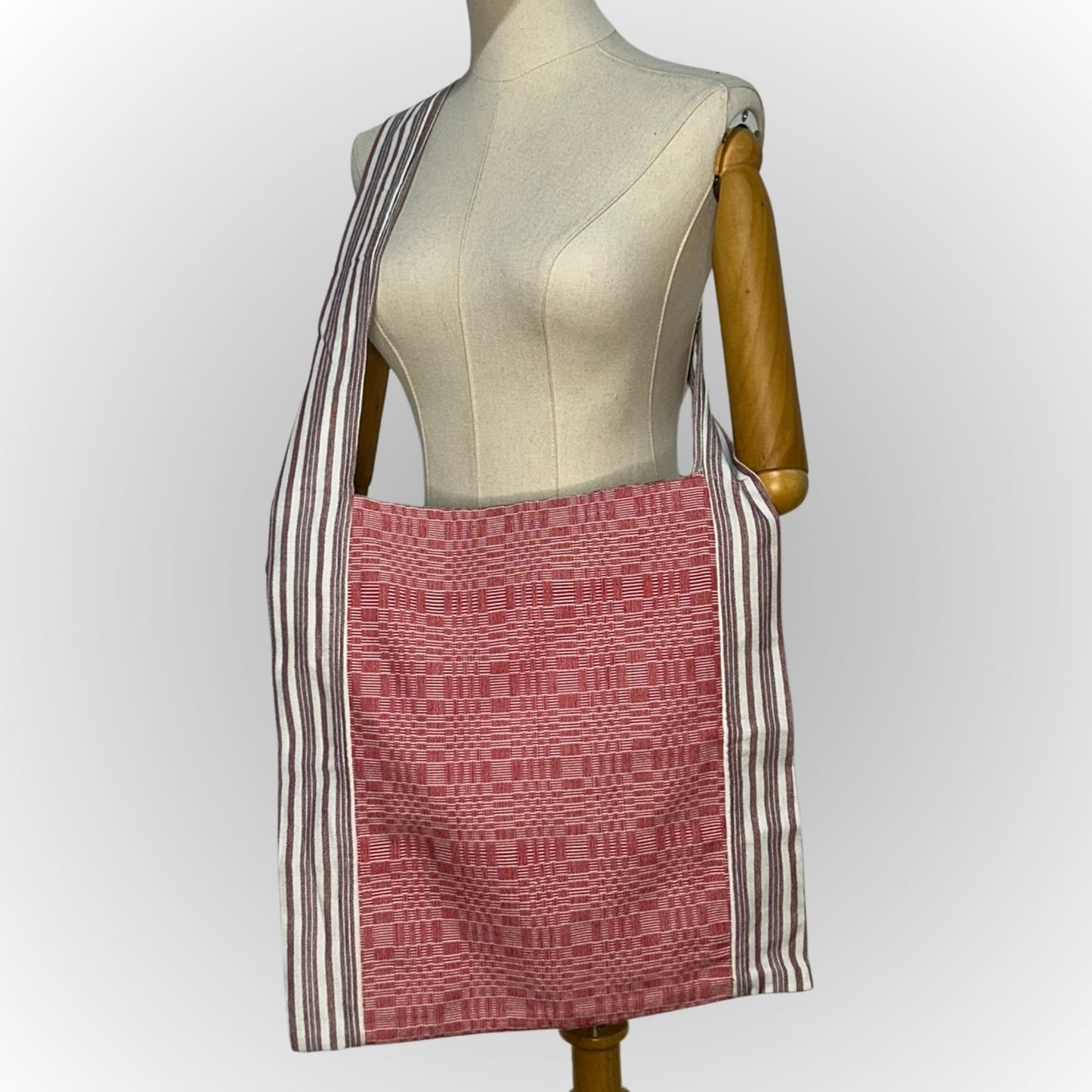 SLING BAG