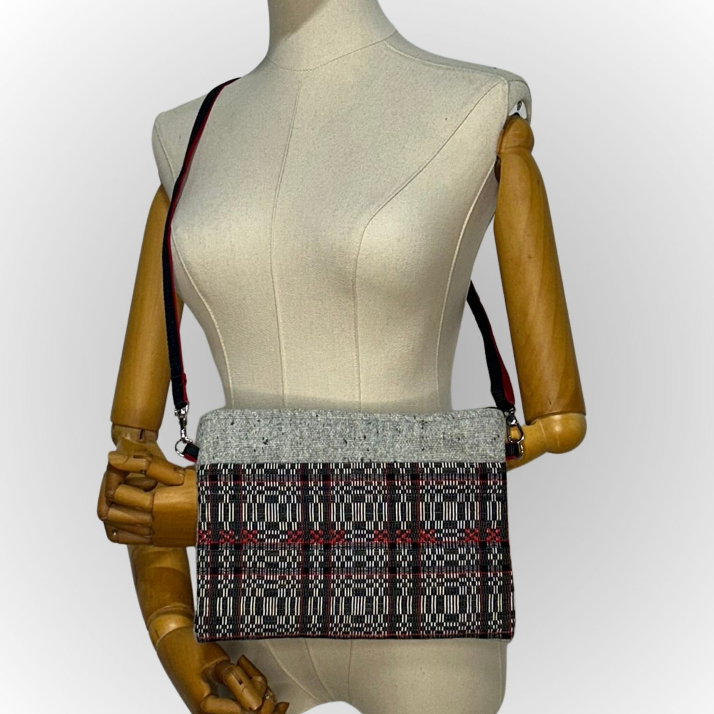 SLING BAG